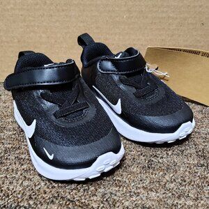 Kids/Toddler Nike Revolution 7 Black and White